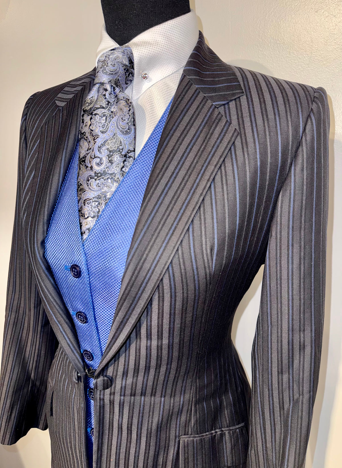 Show Season, Custom Black Day Suit