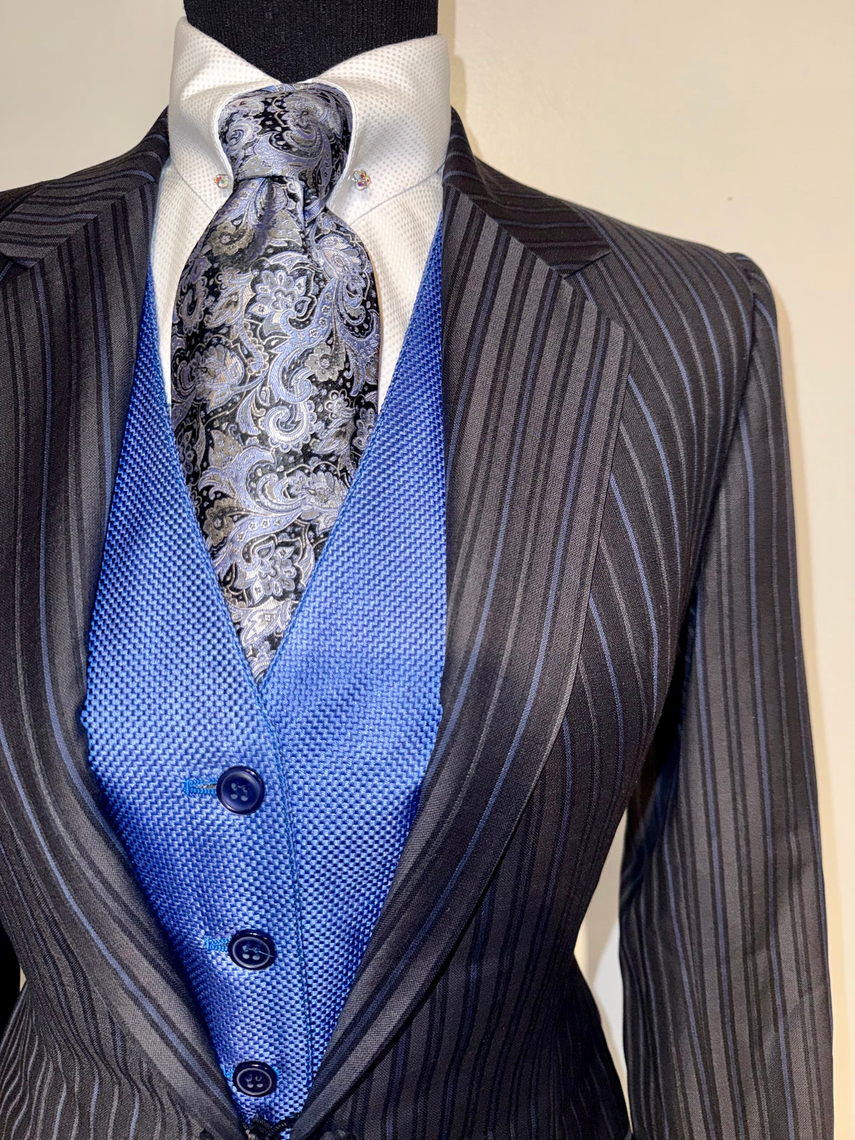 Show Season, Custom Black Day Suit
