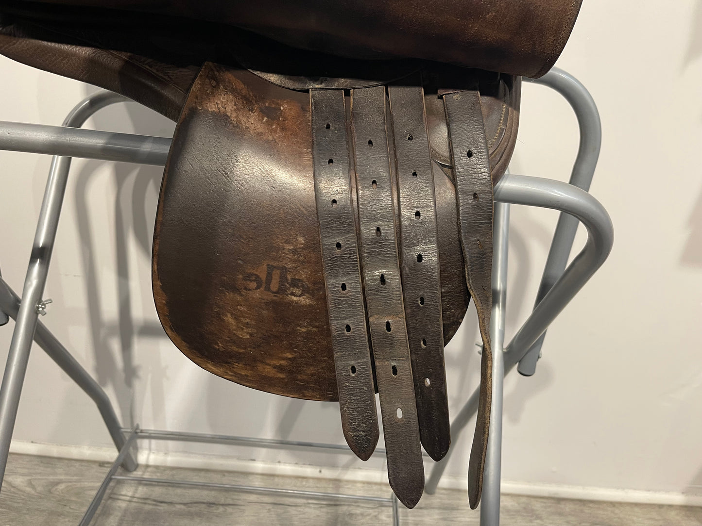 Exselle 20in Cutback Saddle with Adjustable Bars