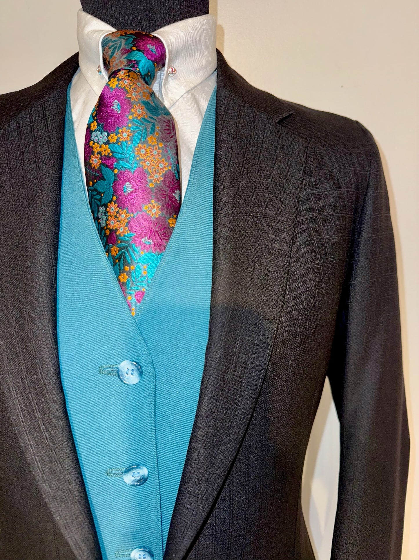 Hawkewood, Ladies Day Suit