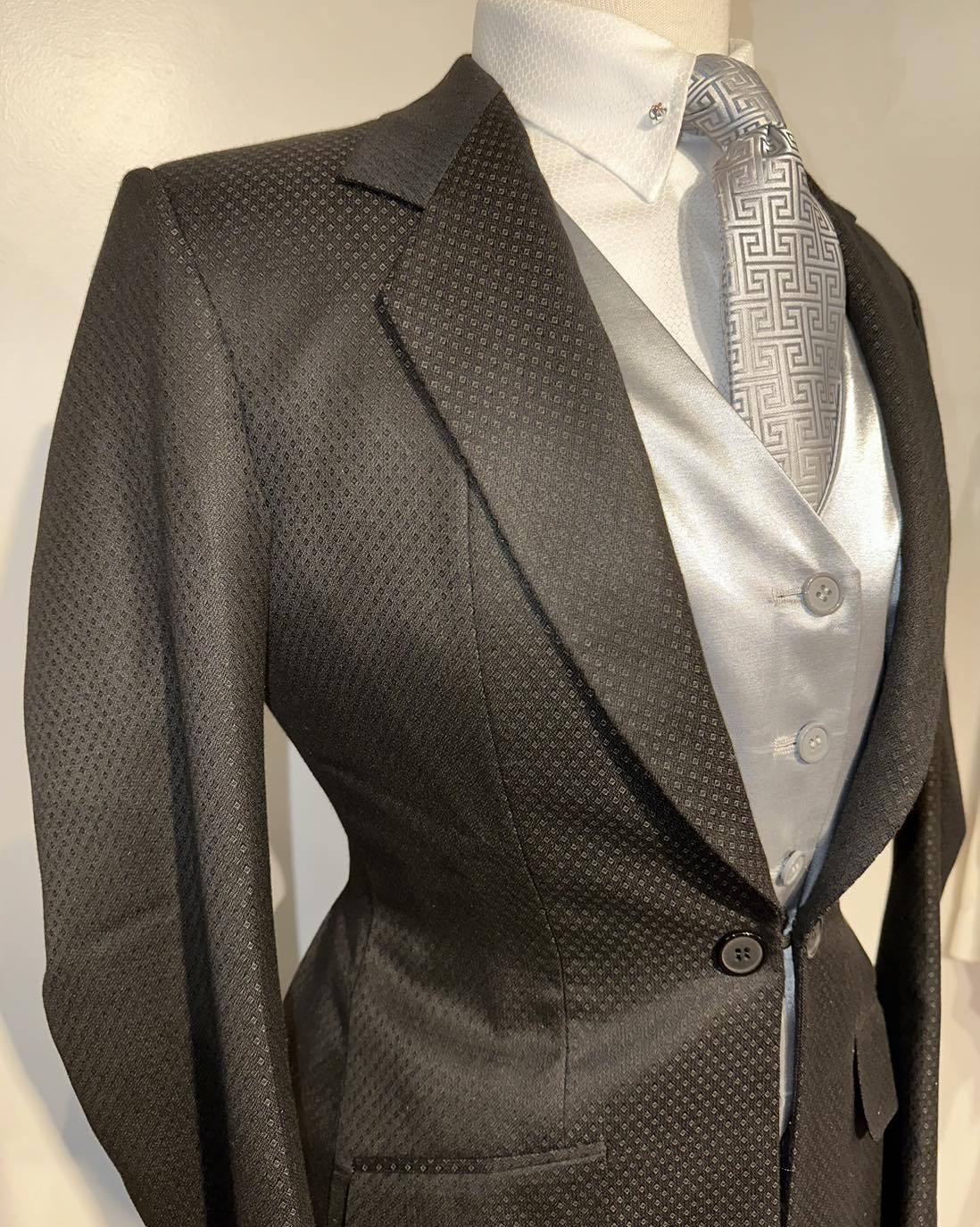 MTC, Black Teen Suit