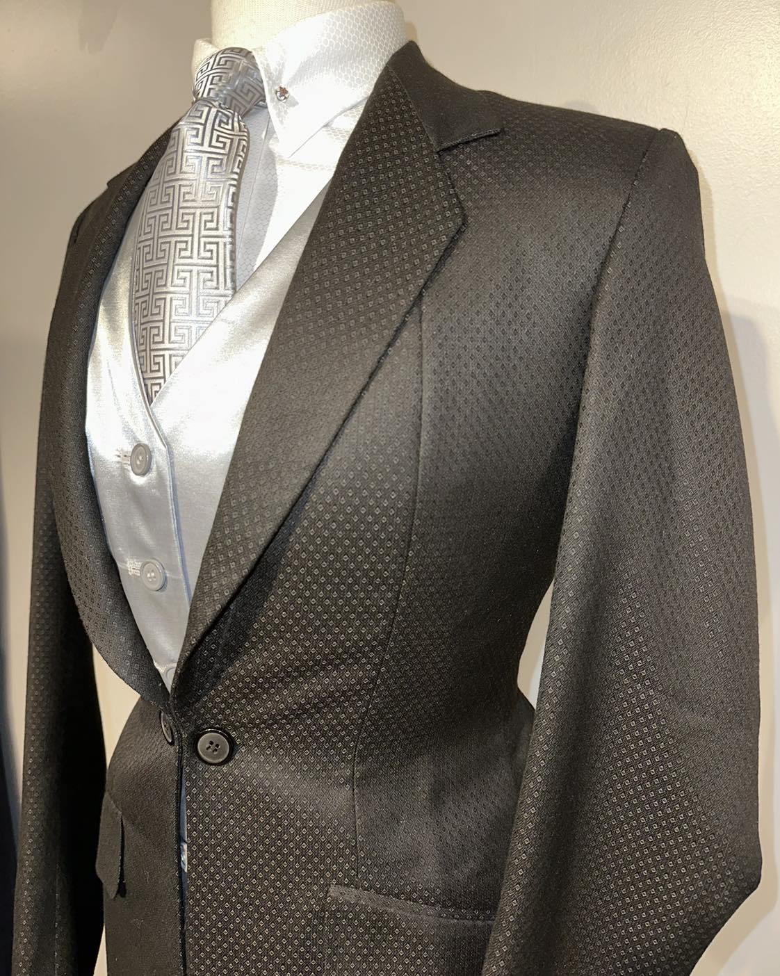 MTC, Black Teen Suit