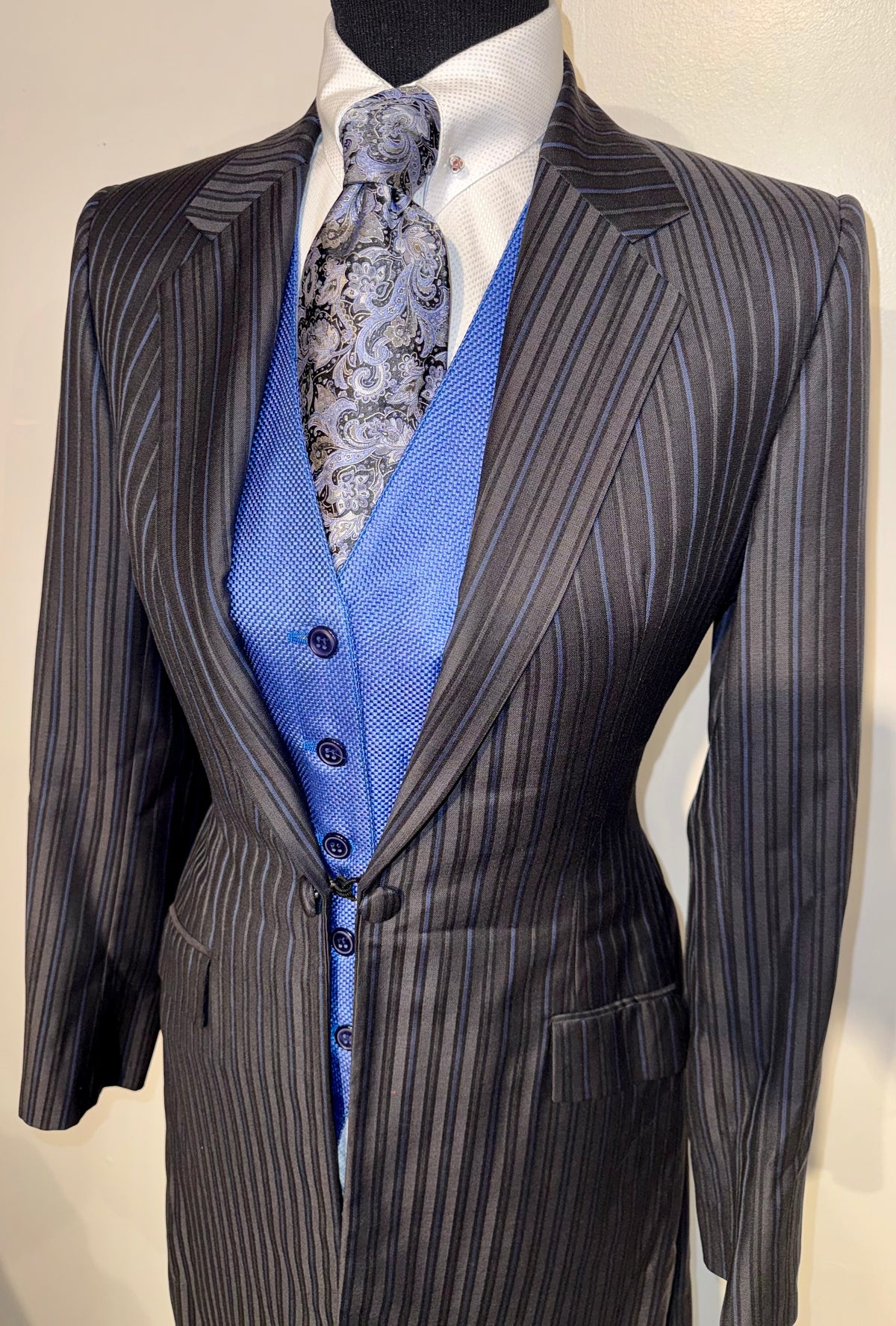 Show Season, Custom Black Day Suit