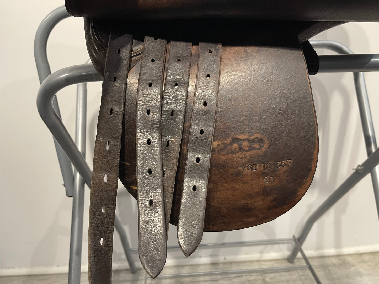 Exselle 20in Cutback Saddle with Adjustable Bars