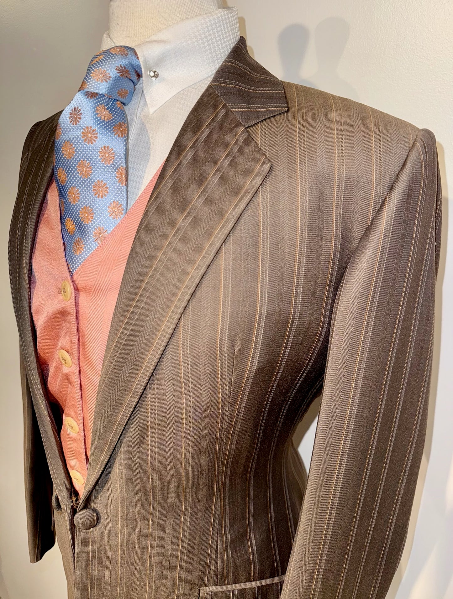 Show Season, Ladies Day Suit