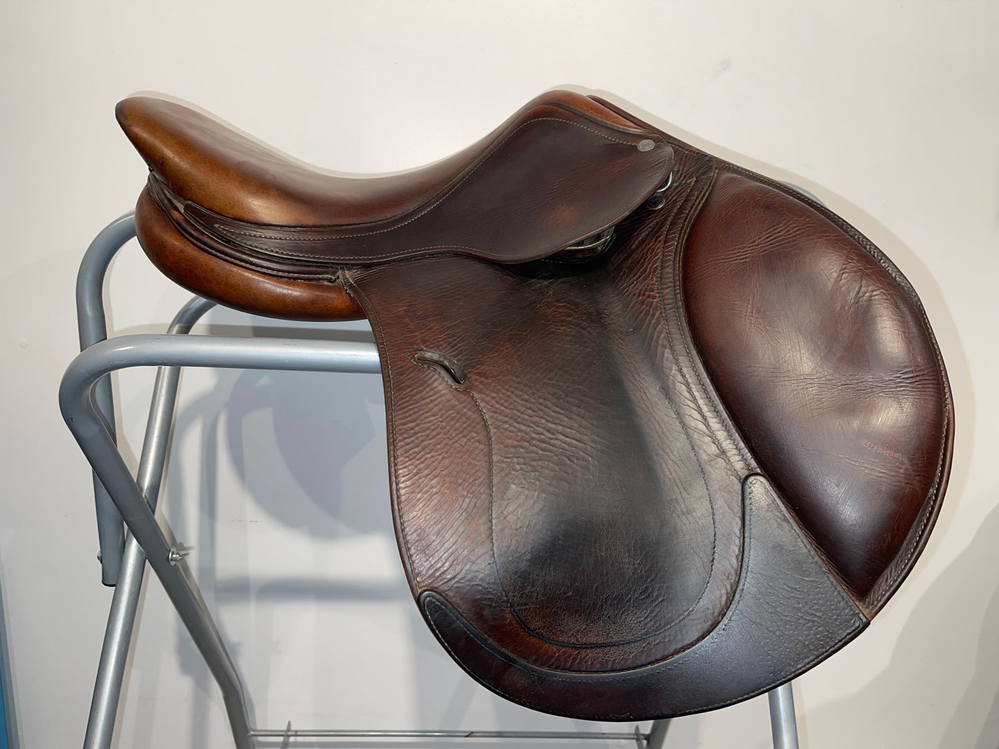 Antares 15in Evolution Close Contact Saddle