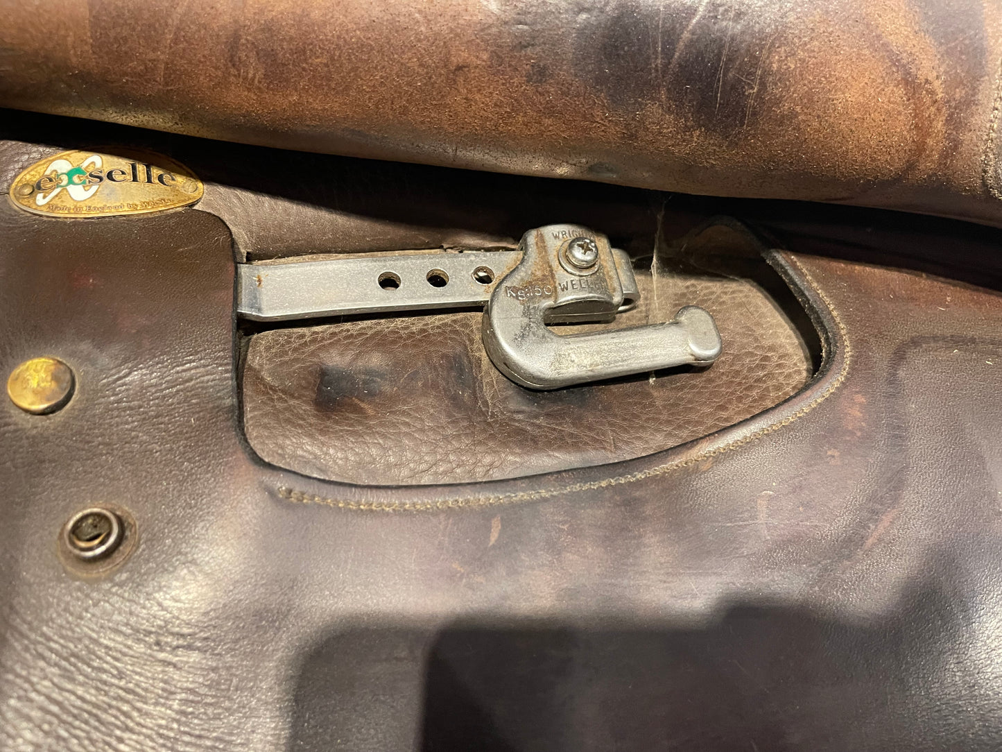 Exselle 20in Cutback Saddle with Adjustable Bars