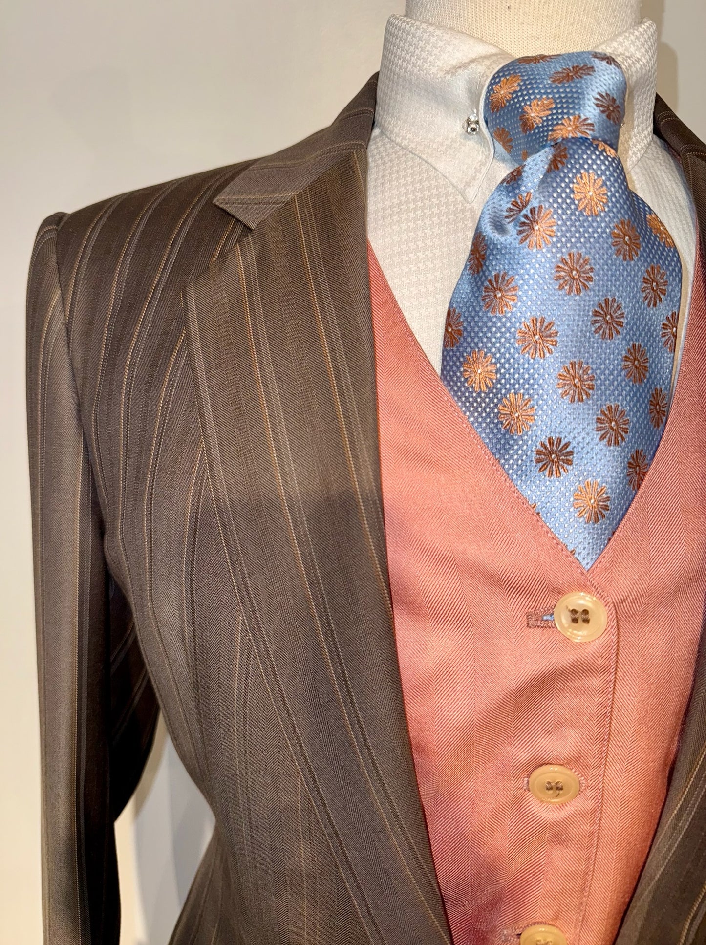 Show Season, Ladies Day Suit