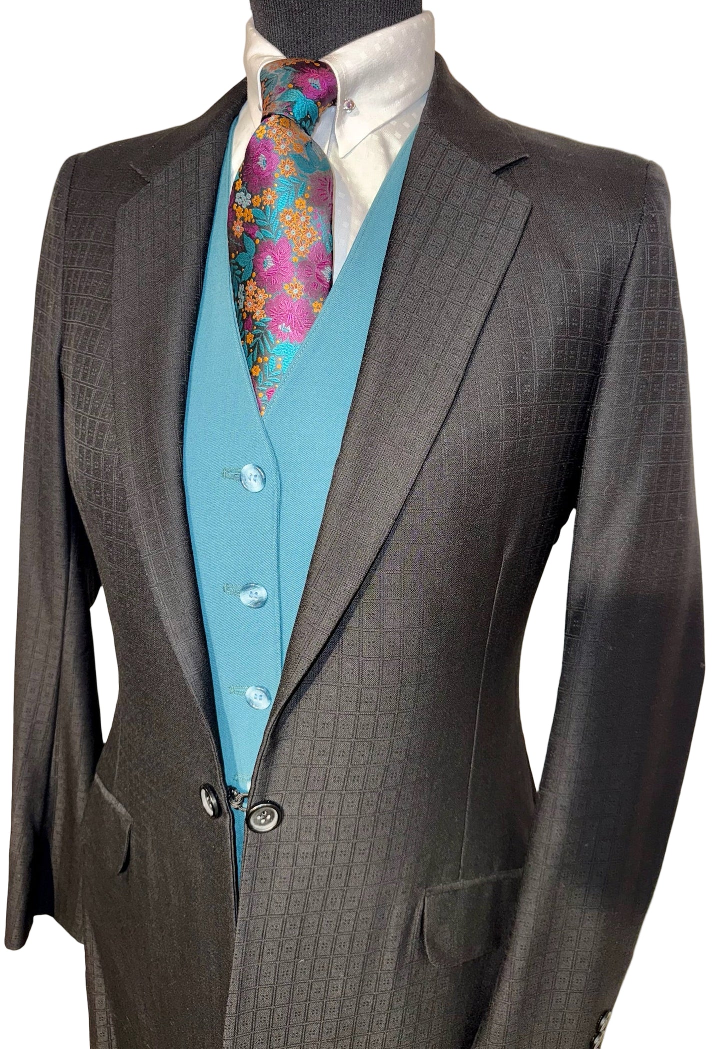 Hawkewood, Ladies Day Suit