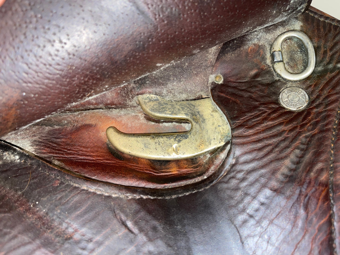 Antares 15in Evolution Close Contact Saddle
