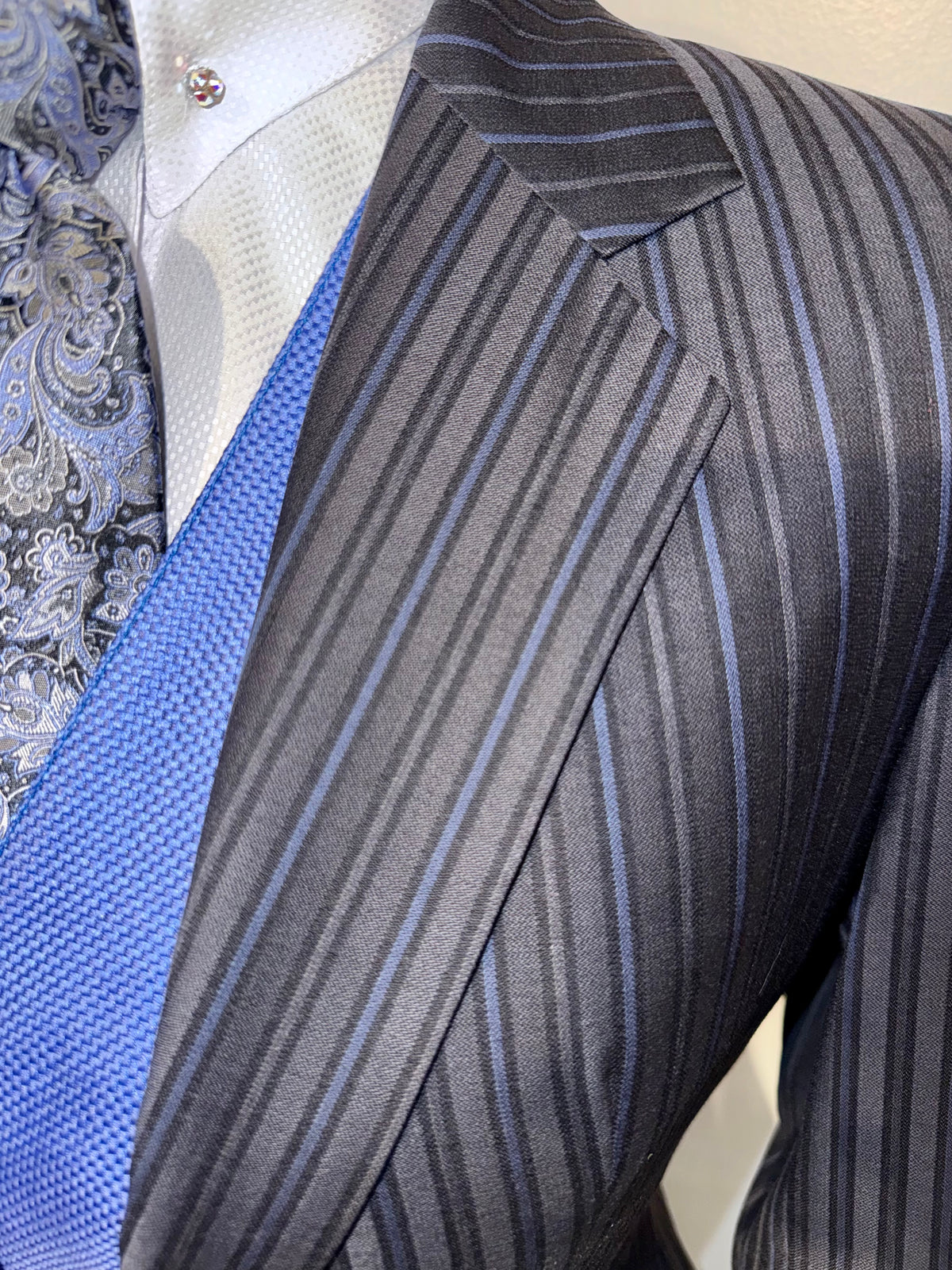 Show Season, Custom Black Day Suit