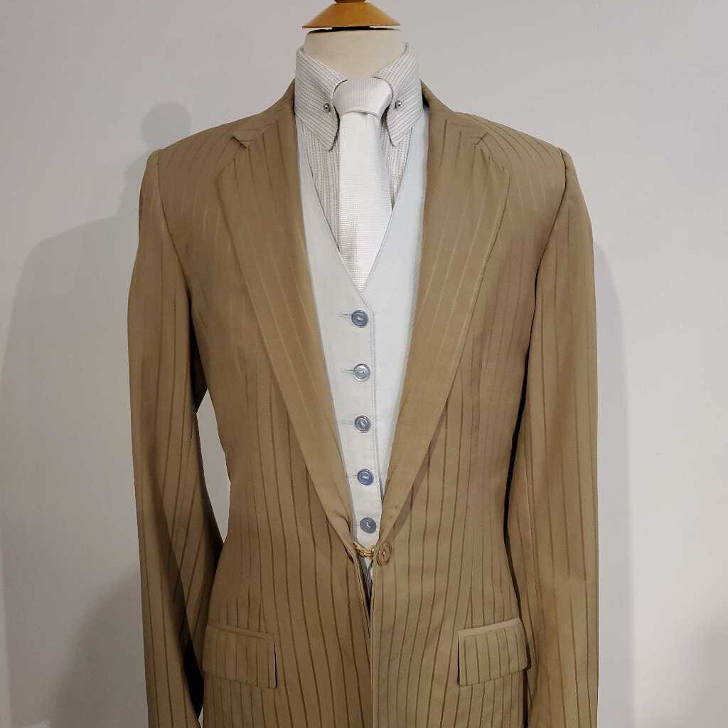 DeRegnaucourt Camel Suit