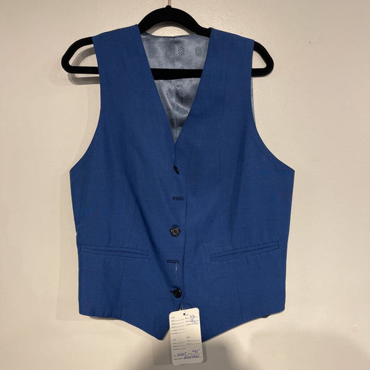 blue vest