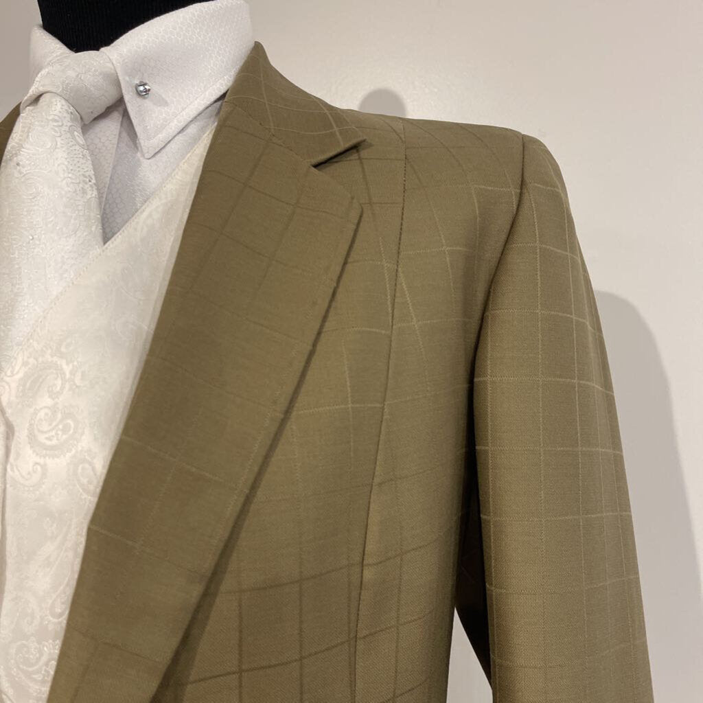 DeRegnaucourt Tan Suit